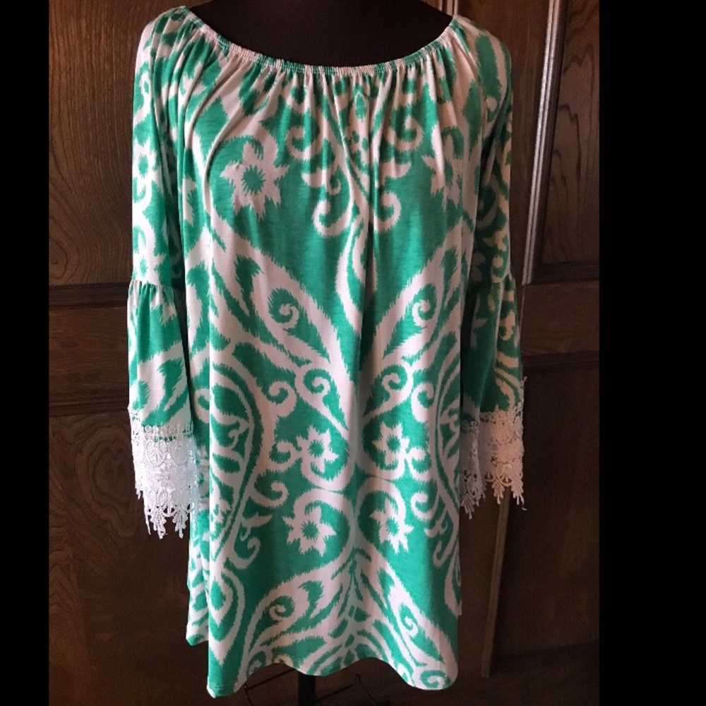 Off the shoulder or on shoulder blouse/tunic